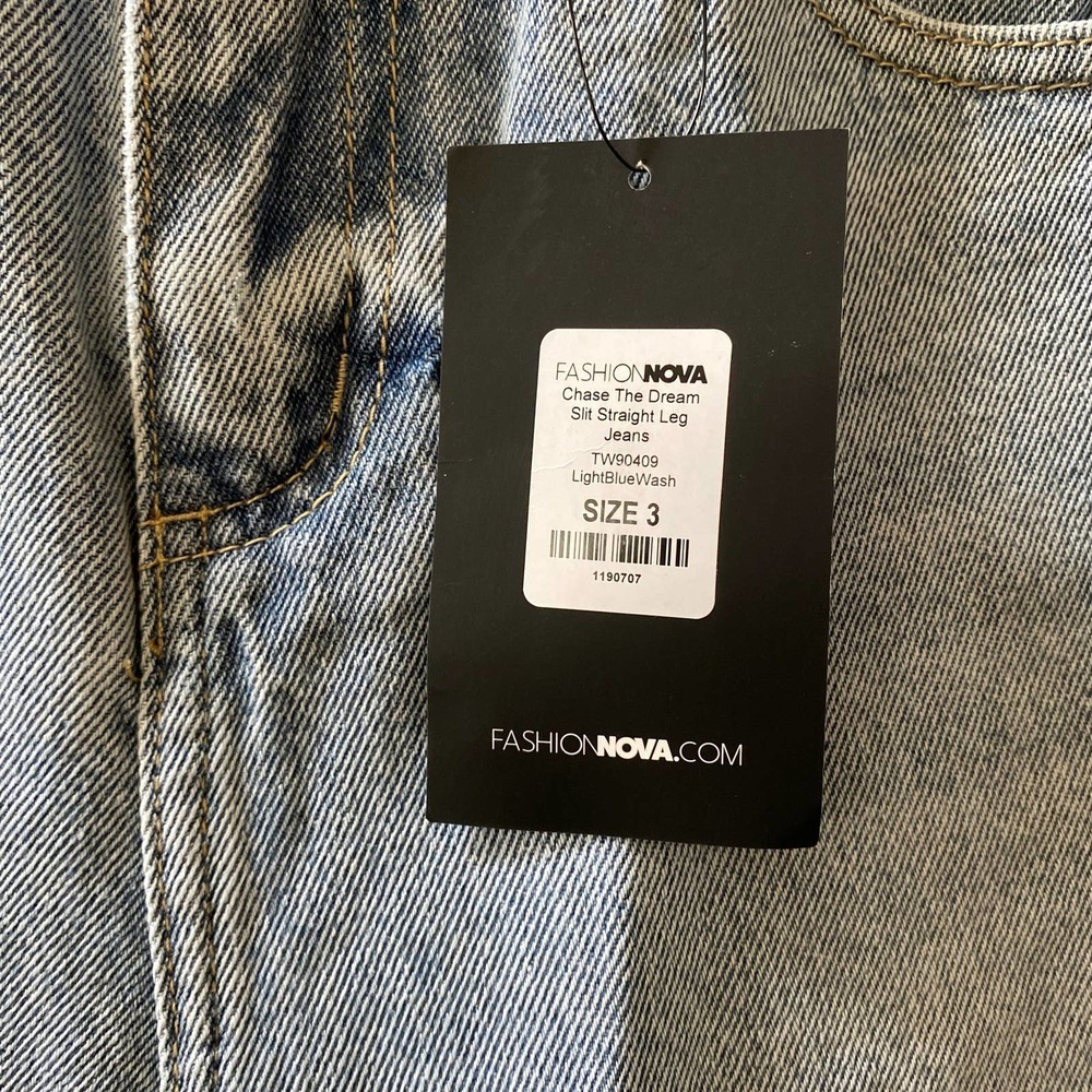 NWT FASHION NOVA Chase the Dream Slit Straight Leg Jeans, size 3 - Picture 5 of 11